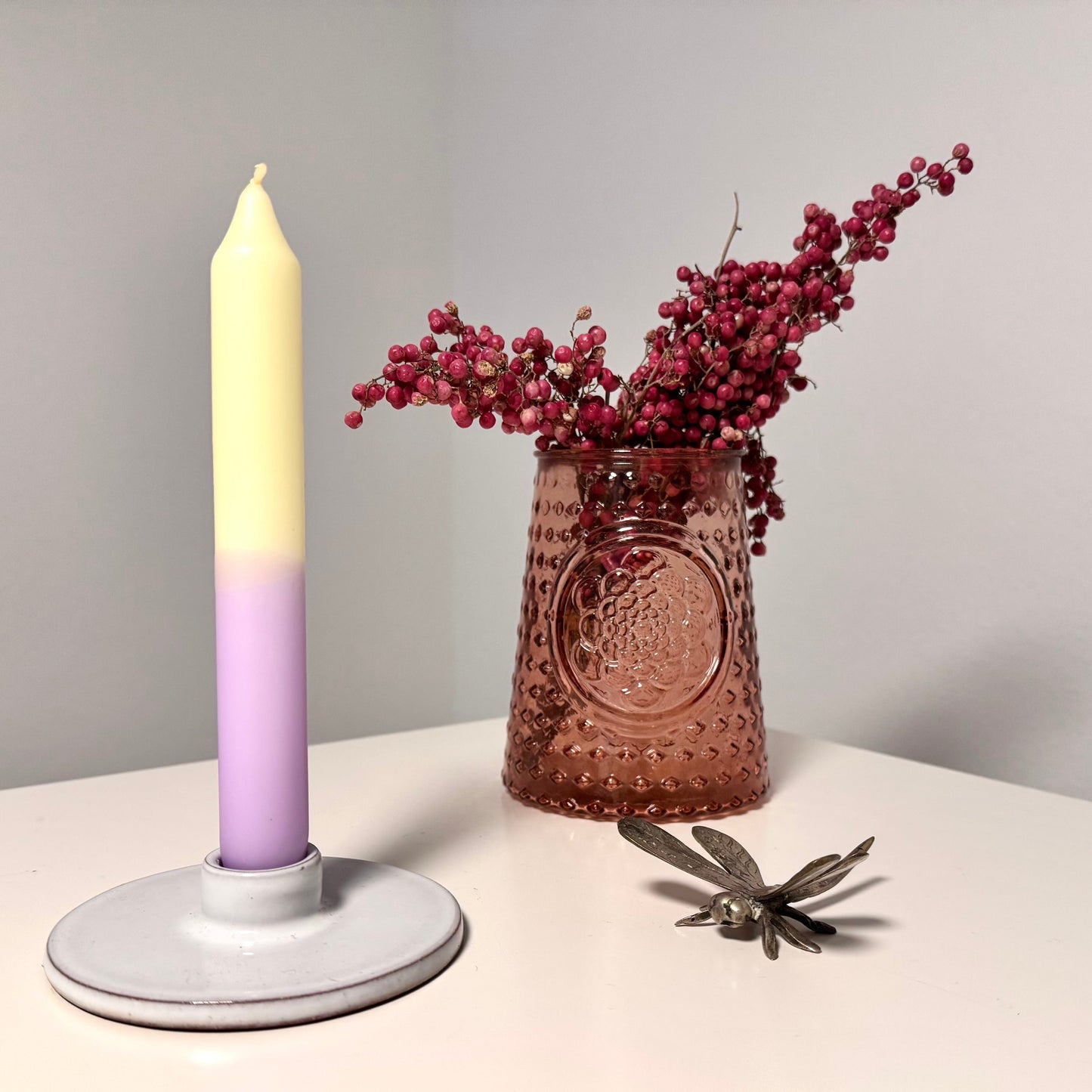 Handgefärbte Dip Dye Stabkerze | hellgelb & fliederCeris