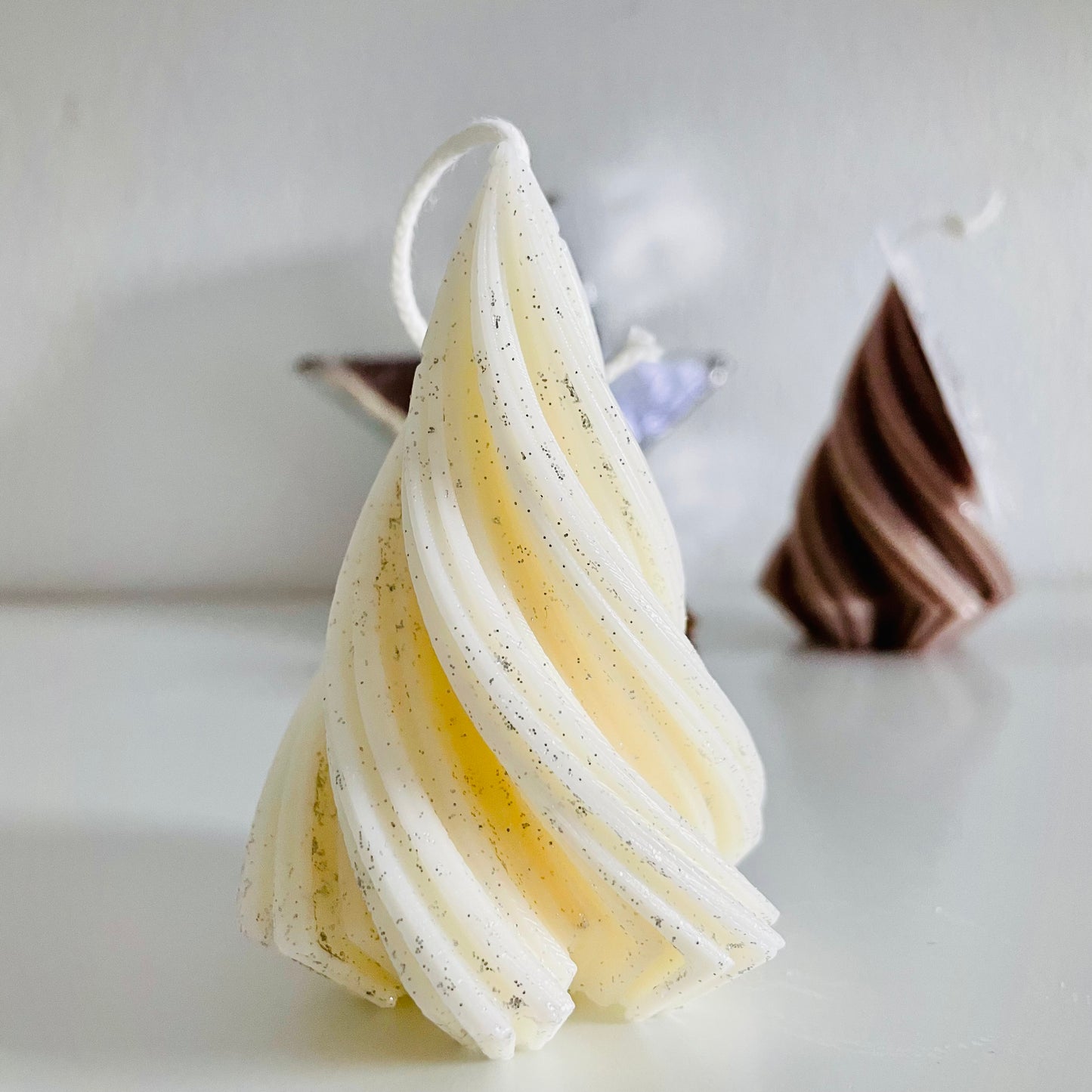 B - Ware: Handgemachte Tannenbaum Kerze aus RapswachsCeris