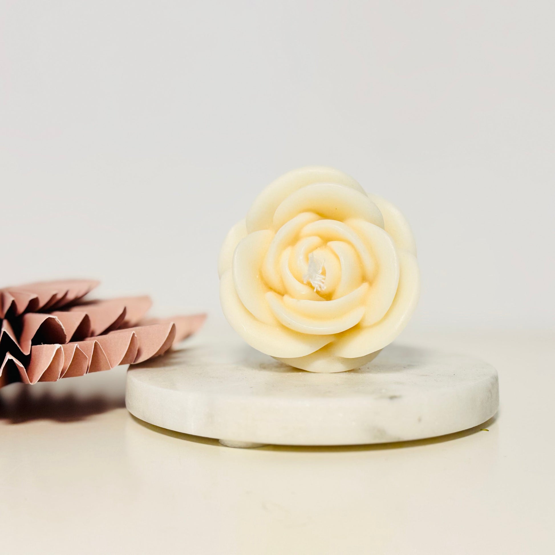 Handgemachte Mini Rosenblüten - Kerze aus hochwertigem Rapswachs
