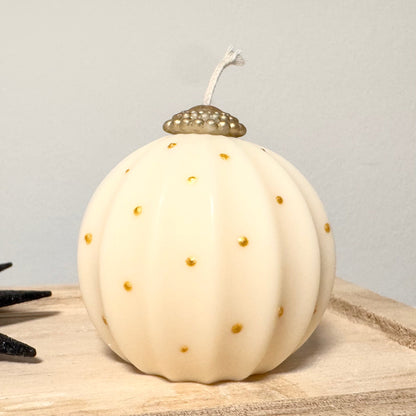 Handgemachte Weihnachtskugel Kerze aus RapswachsCeris