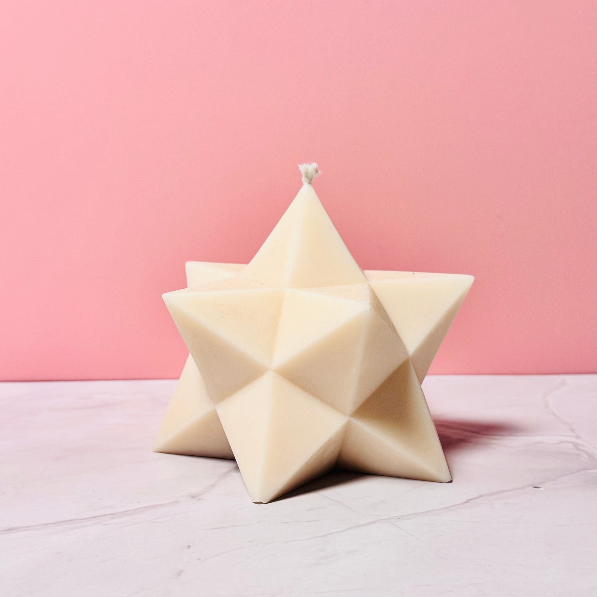 Handgemachte XL Kerze in Sternform aus RapswachsCeris