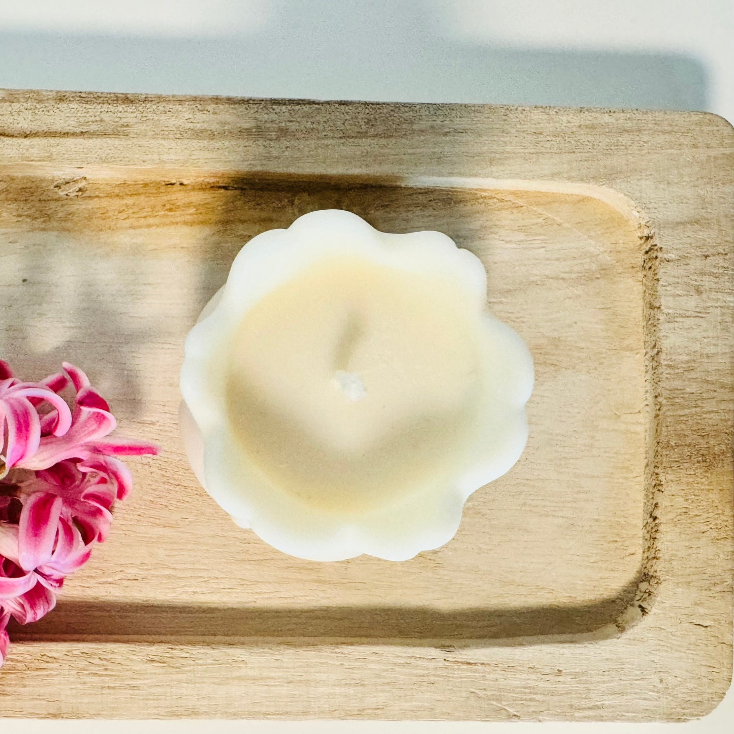 Handgemachte Deko Kerze "Blüte" aus hochwertigem Rapswachs