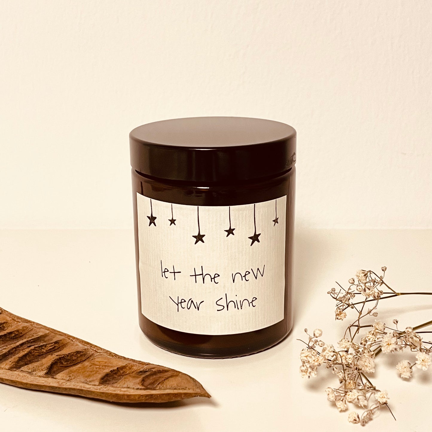 Handgemachte Duftkerze "Let the new year shine" mit Glitter in Apothekerglas