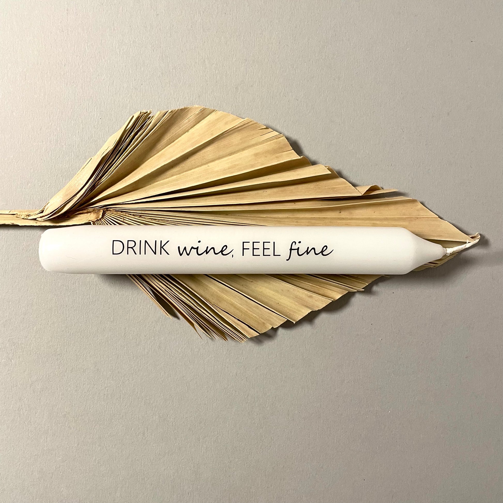 Spruchkerze Drink wine feel fine