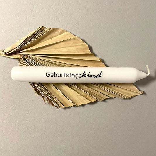 Weiße Spruchkerze "Geburtstagskind"