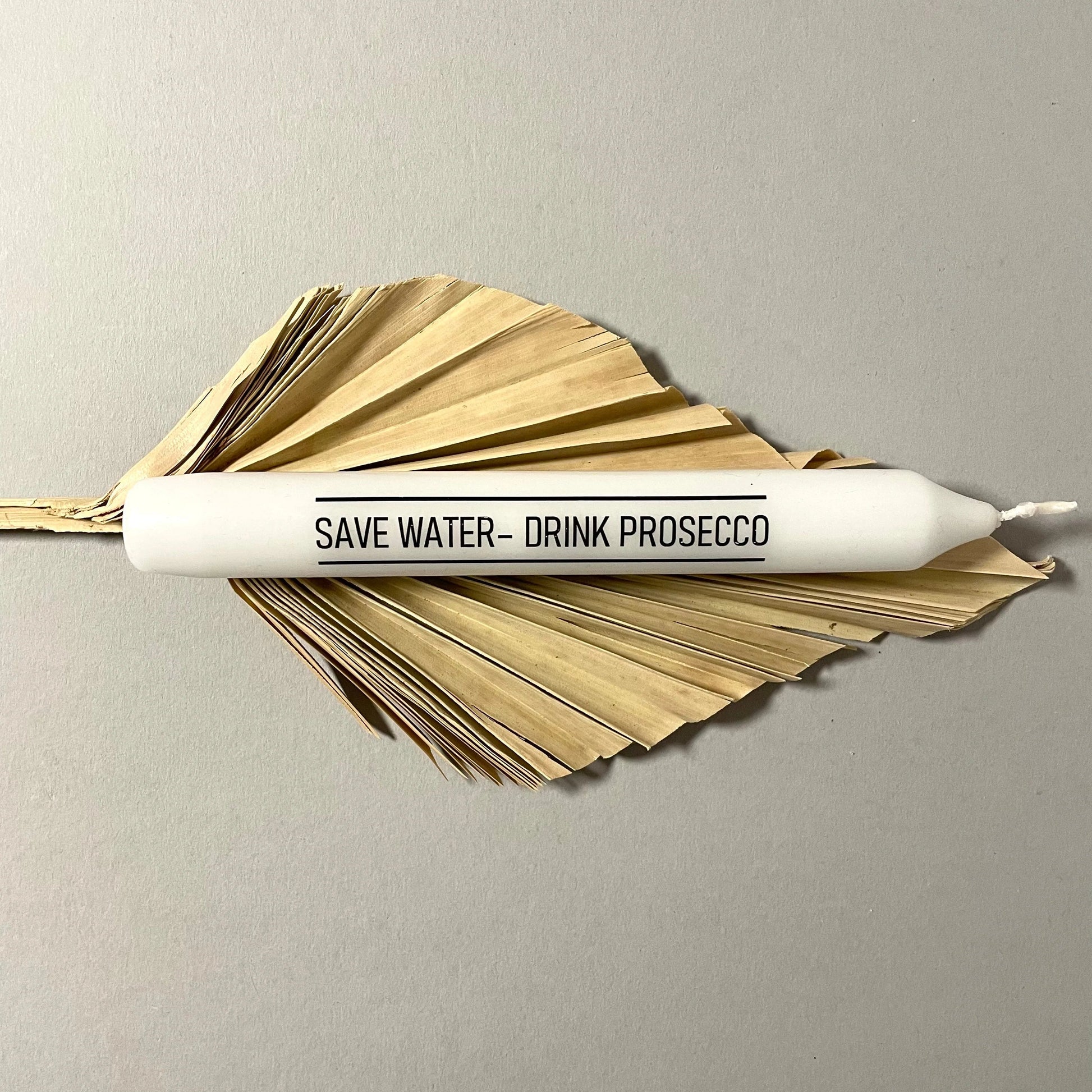 Weiße Spruchkerze "Save water, drink Prosecco"